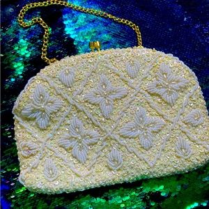 Vintage beaded purse with chain , excellent condition !
